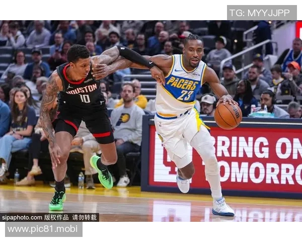 德里克-怀特半场12中6，三分8中3得到17分1篮板2助攻