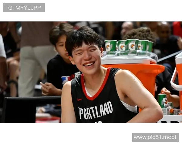 开拓者前方记者:杨瀚森今日缺席混音队比赛的原因为背部拉伤 开拓者前方记者:杨瀚森今日缺席混音队比赛的原因为背部拉伤